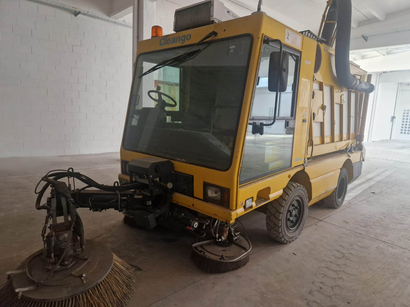 SPAZZATRICE SCHMIDT CLEANGO 400